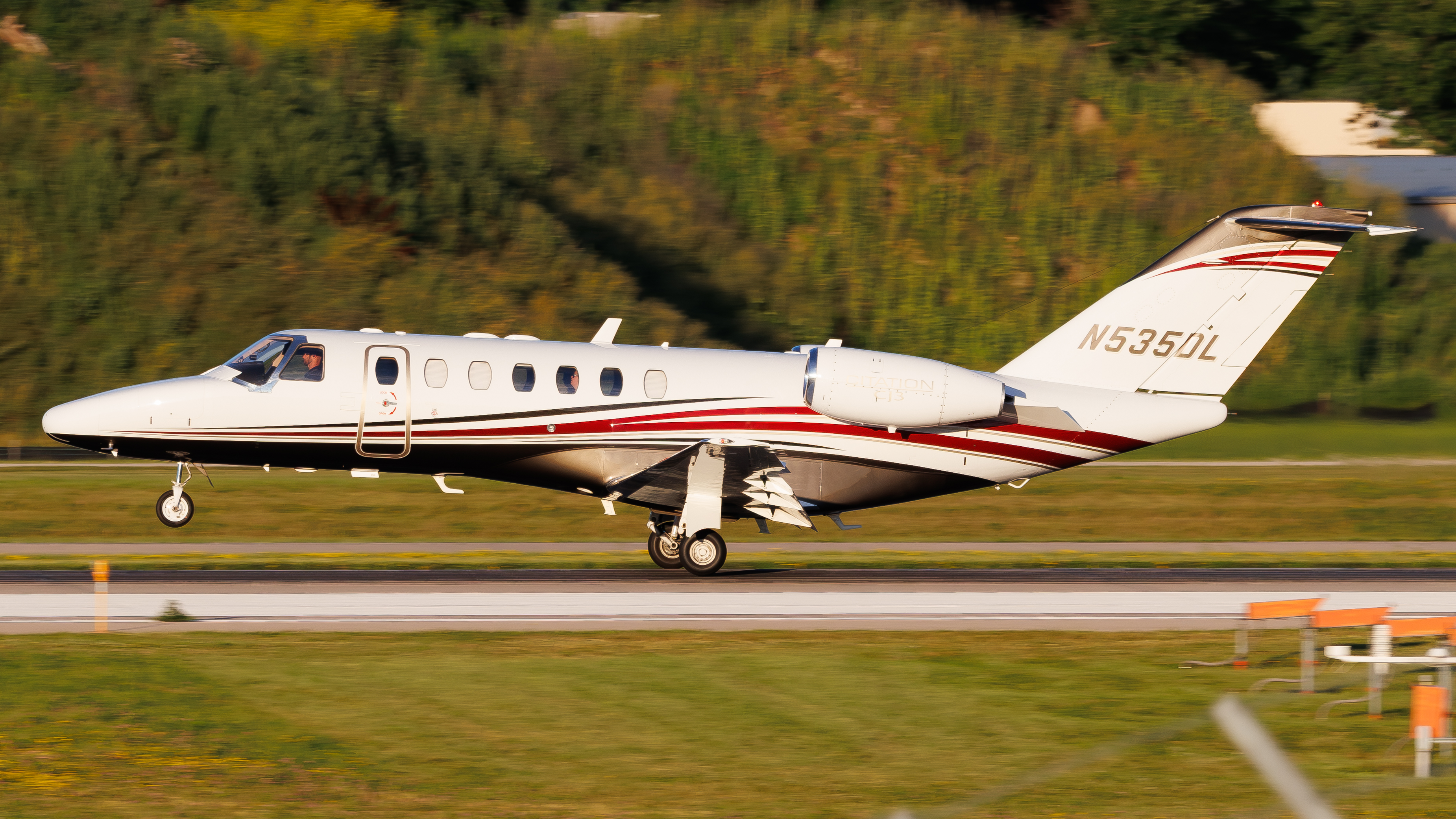 Cessna Citation landing at KMSN